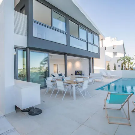 Neue, Moderne 3 Schlafzimmer Mit Privatem Pool Paralimni