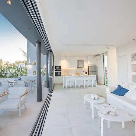 Holiday home Neue, Moderne 3 Schlafzimmer Mit Privatem Pool Paralimni